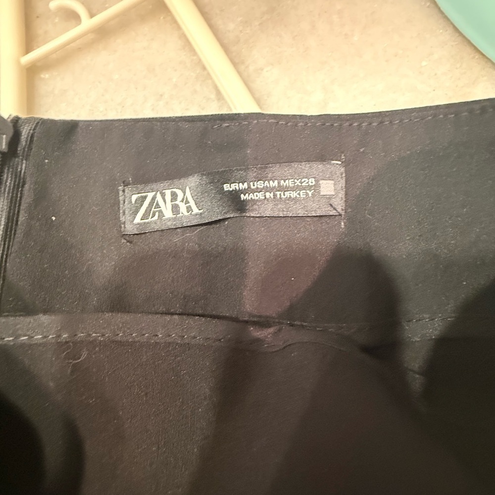 Zara Mini Skirt in Black with Gold Chains - Picture 4 of 4